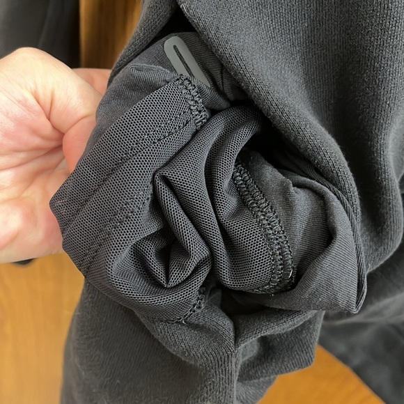Lululemon Wind Down Pullover in Black - Picture 9 of 13